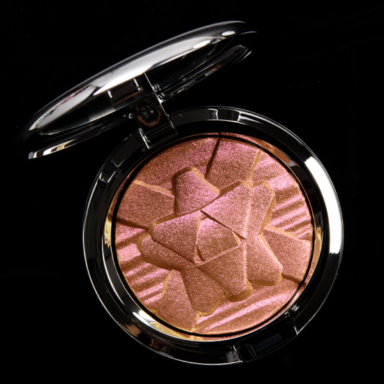 MAC Snowflushed Extra Dimension Skinfinish