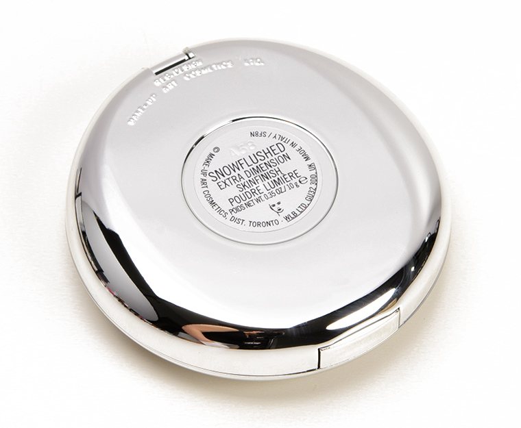 MAC Snowflushed Extra Dimension Skinfinish