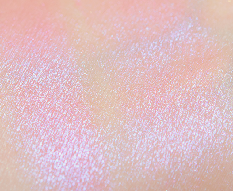 MAC Anarchista Opalescent Highlighter