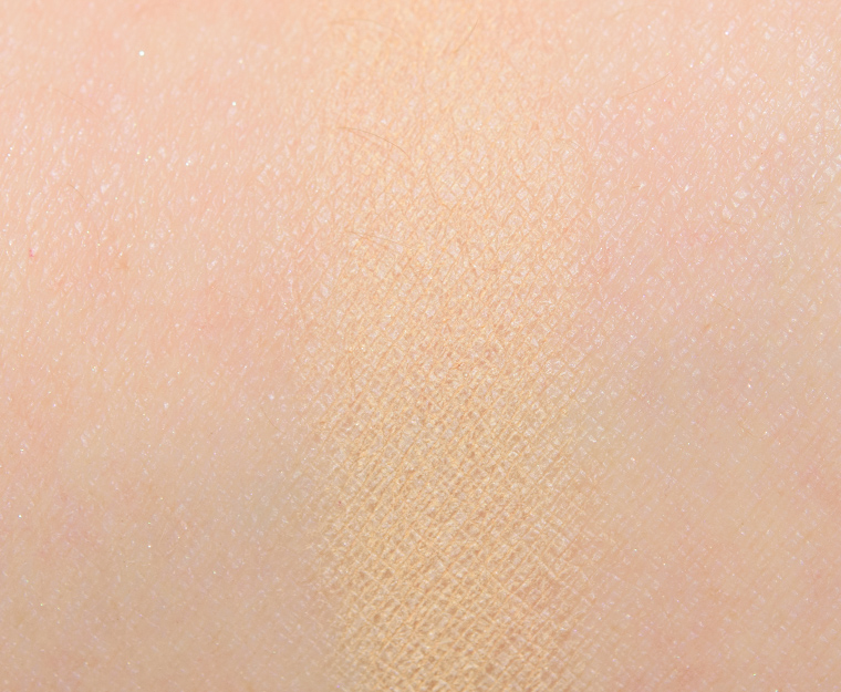 <p class="text-center">MAC Mamastarrr's Cookie Eyeshadow</p>