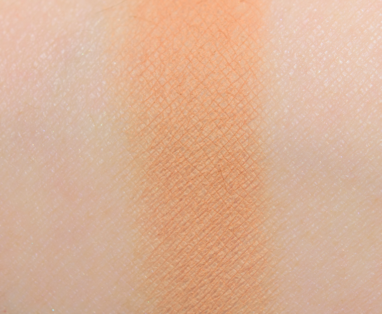 <p class="text-center">MAC She's Gravy Eyeshadow</p>