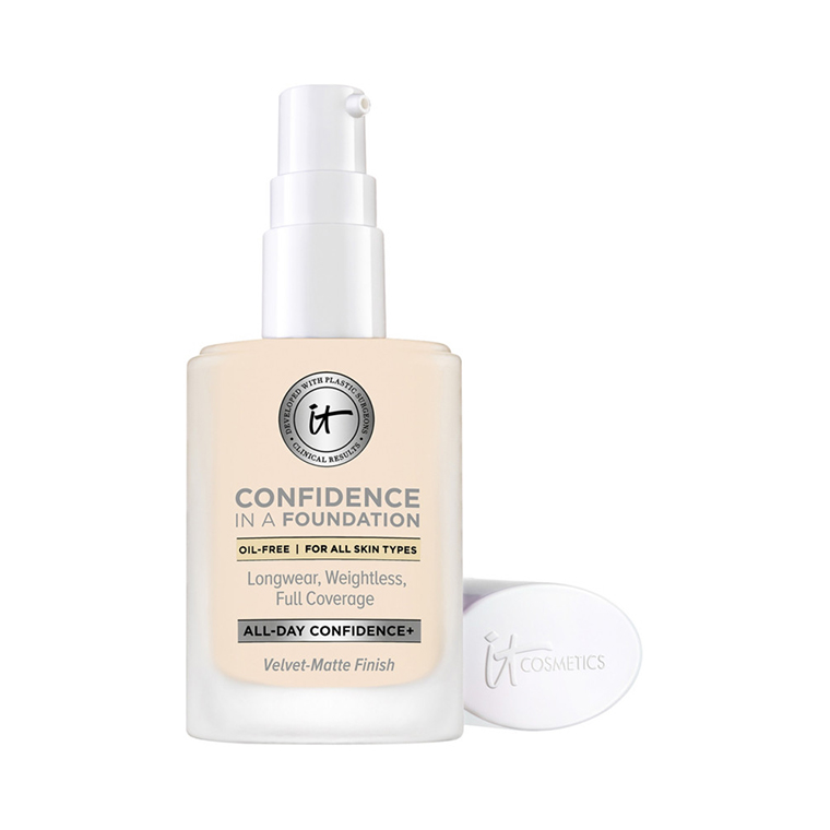 IT Cosmetics 115 Light Confidence in a Foundation