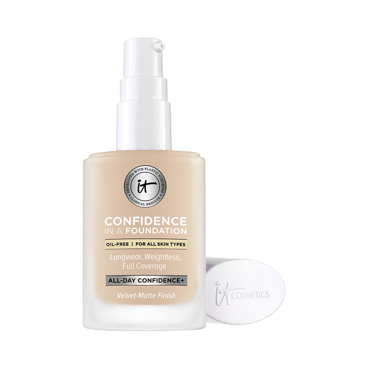 IT Cosmetics 135 Light Natural Confidence in a Foundation