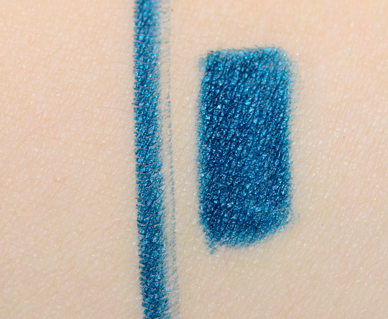 <p class="text-center">Chanel Intense Teal (946) Stylo Yeux Waterproof Long-Lasting Eyeliner</p>