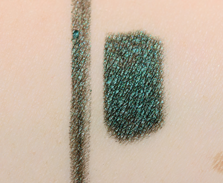 <p class="text-center">Chanel Jungle Green (948) Stylo Yeux Waterproof Long-Lasting Eyeliner</p>