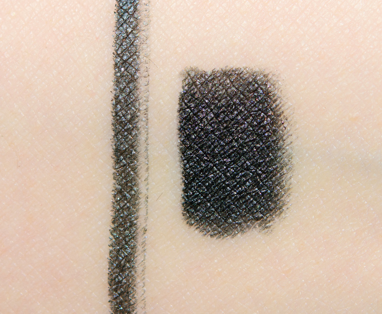 <p class="text-center">Chanel Noir Enigmatique (944) Stylo Yeux Waterproof Long-Lasting Eyeliner</p>