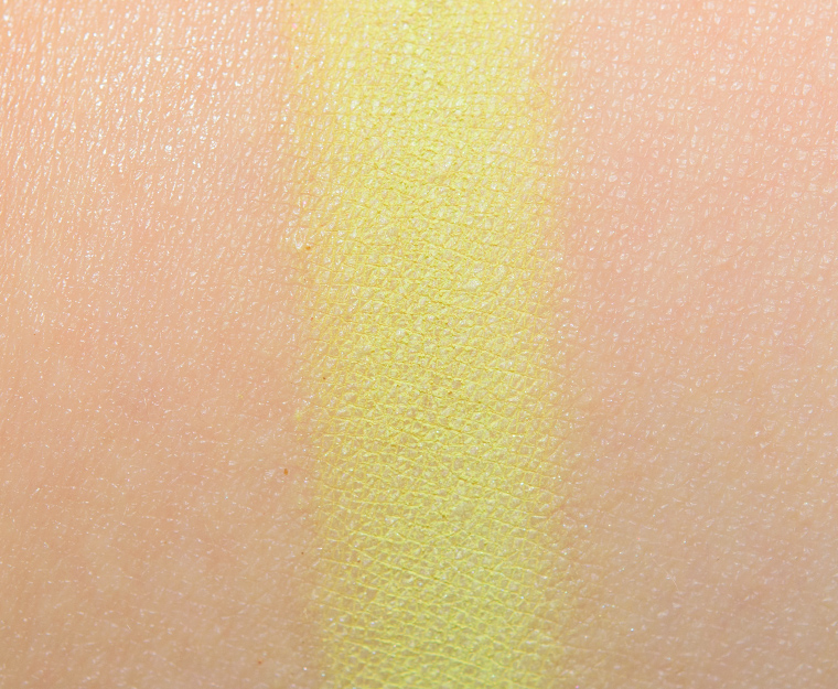 <p class="text-center">Huda Beauty Neon Green #1 Pressed Pigment</p>