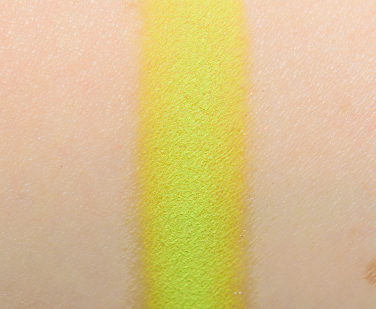 <p class="text-center">Huda Beauty Neon Green #3 Pressed Pigment</p>