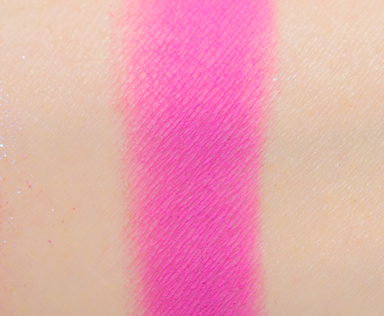 <p class="text-center">Huda Beauty Neon Pink #6 Pressed Pigment</p>