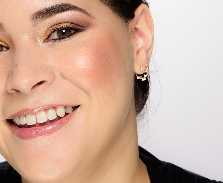 MAC Any Wonder Electric Wonder Highlighter