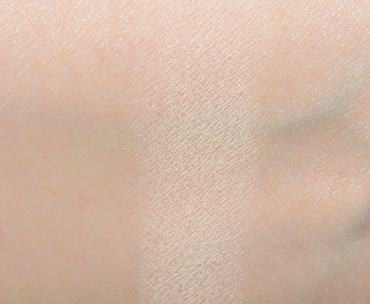 <p class="text-center">MAC Desert Lightning Eyeshadow</p>