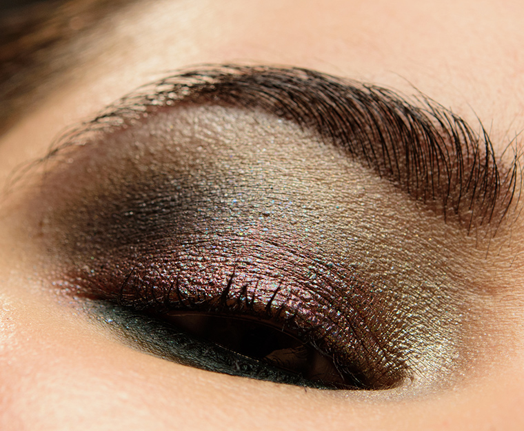 Smoky Plum & Green Eye Look | Look Details, Low light, f/7.1