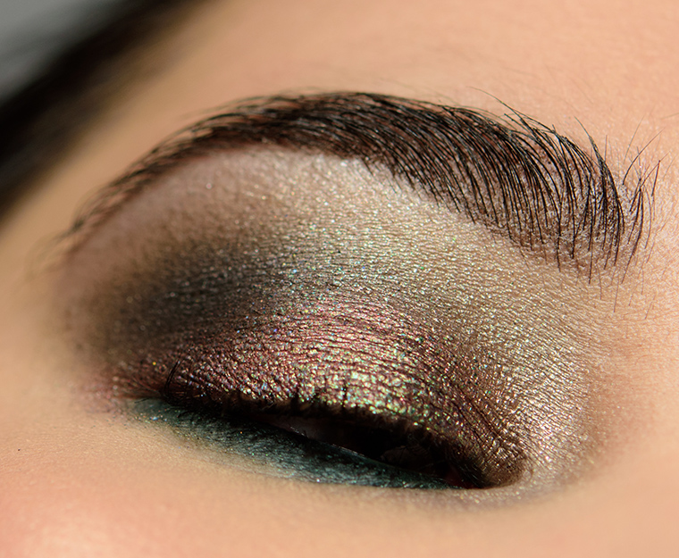 Smoky Plum & Green Eye Look | Look Details, Low light, f/4.5