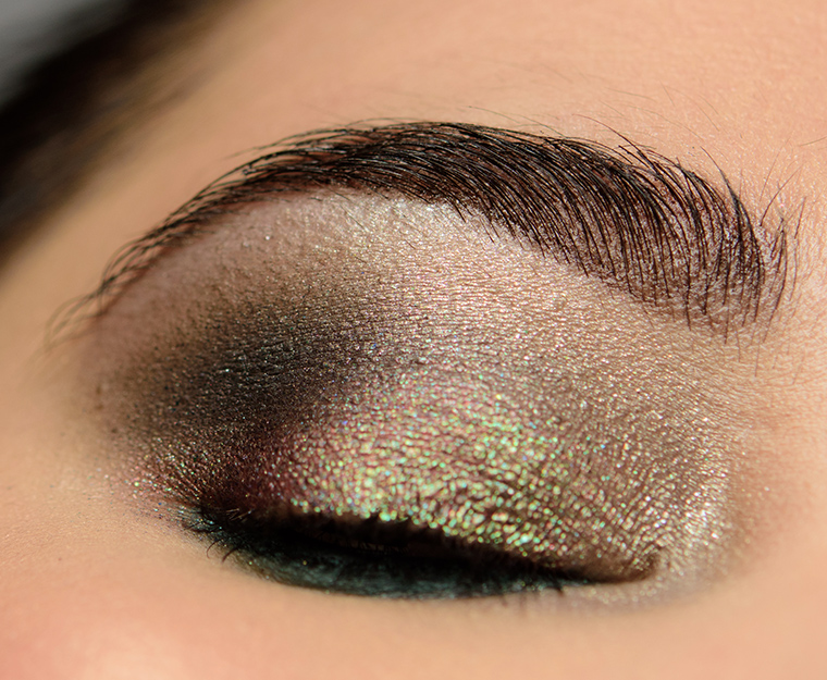 Smoky Plum & Green Eye Look | Look Details, Low light, f/4.5
