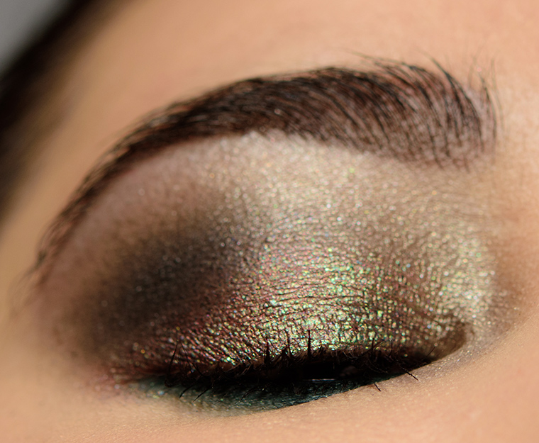 Smoky Plum & Green Eye Look | Look Details, Low light, f/4.5