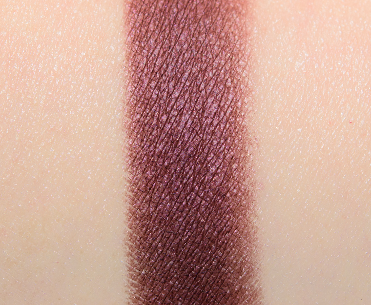 <p class="text-center">Chanel Pourpre Brun (58) Ombre Premiere Longwear Powder Eyeshadow</p>