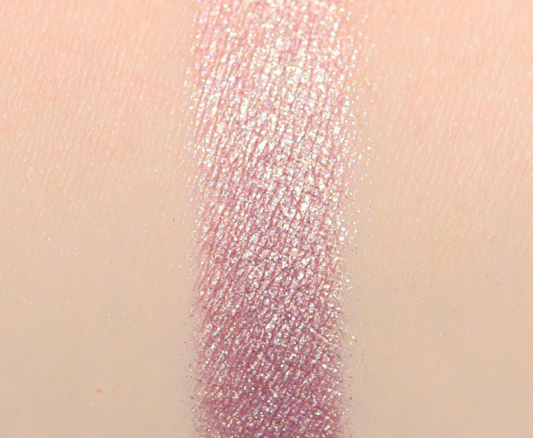 ColourPop trên một bóng bột ép cánh