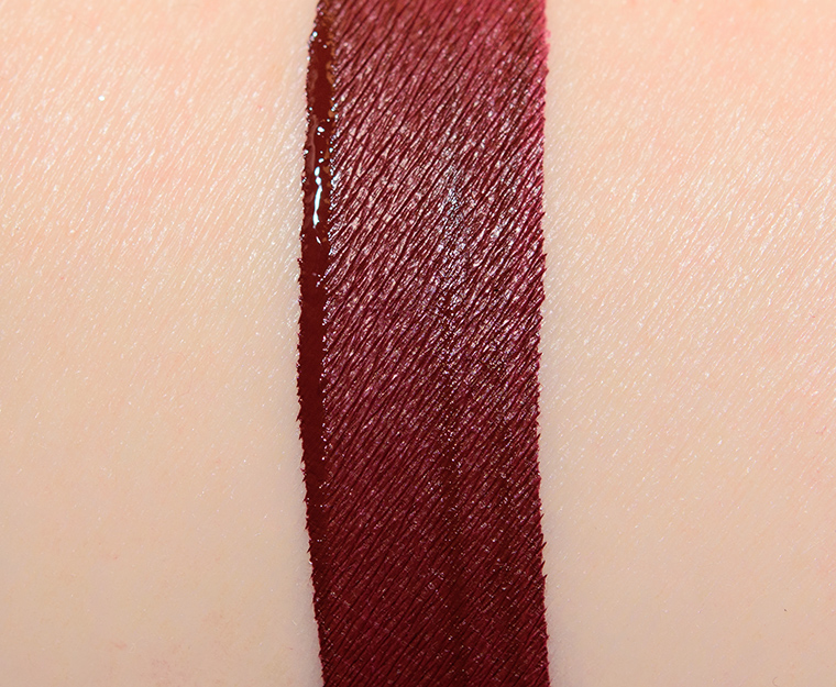 <p class="text-center">Fenty Beauty Underdawg Stunna Lip Paint Longwear Fluid Lip Color</p>