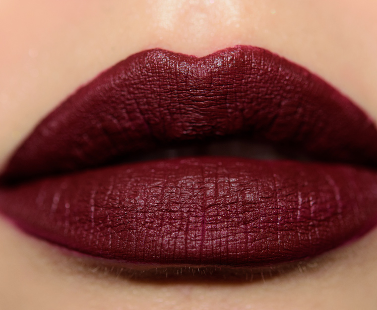 <p class="text-center">Fenty Beauty Underdawg Stunna Lip Paint Longwear Fluid Lip Color</p>