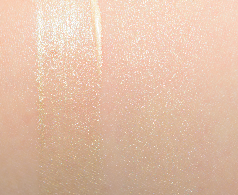 <p class="text-center">Tom Ford Beauty Reflects Gilt Soleil Glow Drops</p>