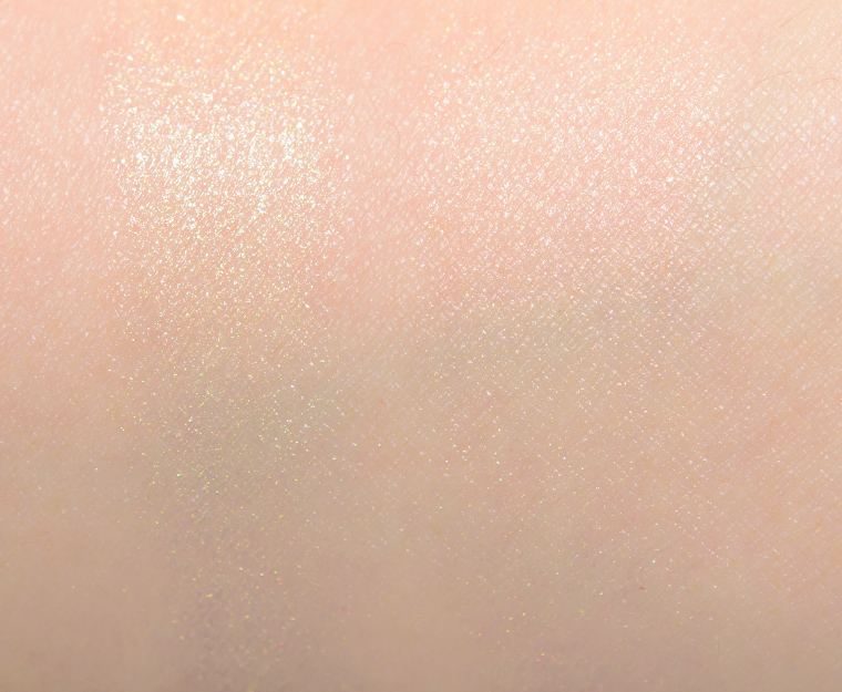 <p class="text-center">Tom Ford Beauty Soleil Neige (Highlighter) Soleil Highlighter Glow Stick</p>