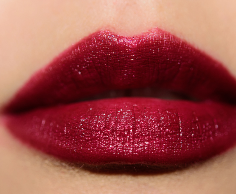 <p class="text-center">Chanel Camelia Pourpre (637) Rouge Allure Luminous Intense Lip Colour</p>