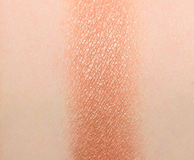 <p class="text-center">KKW Beauty NYC to LA Eyeshadow</p>