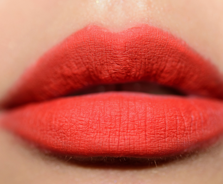<p class="text-center">Chanel Blood Orange (176) Le Crayon Levres Longwear Lip Pencil</p>