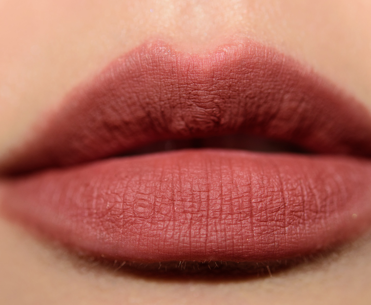 <p class="text-center">Chanel Nude Brun (162) Le Crayon Levres Longwear Lip Pencil</p>