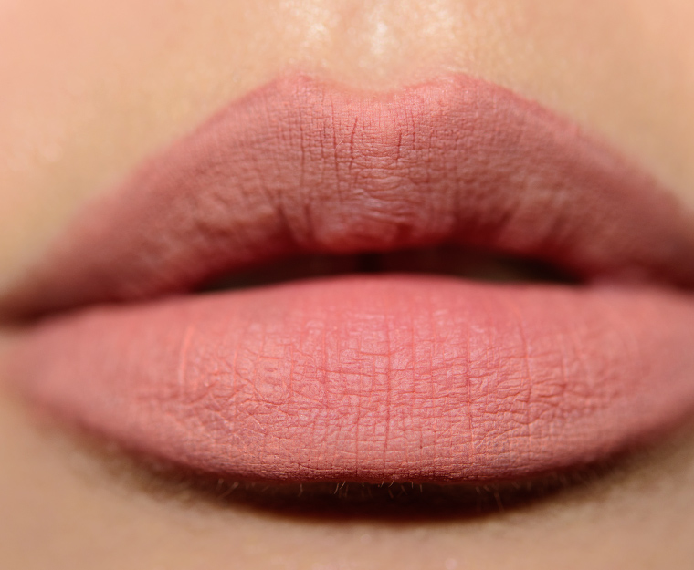 <p class="text-center">Chanel Peachy Nude (154) Le Crayon Levres Longwear Lip Pencil</p>