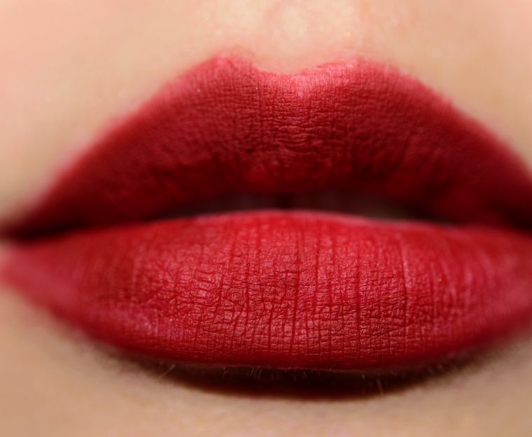 <p class="text-center">Chanel Rouge Intense (184) Le Crayon Levres Longwear Lip Pencil</p>