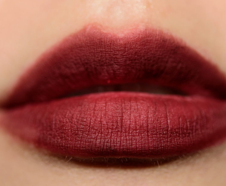<p class="text-center">Chanel Rouge Noir (194) Le Crayon Levres Longwear Lip Pencil</p>