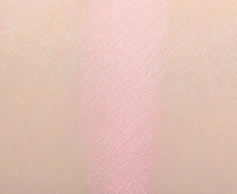 <p class="text-center">Huda Beauty Rose #1 Eyeshadow</p>
