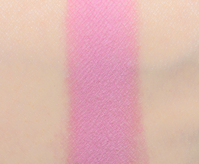 <p class="text-center">Huda Beauty Rose #4 Eyeshadow</p>