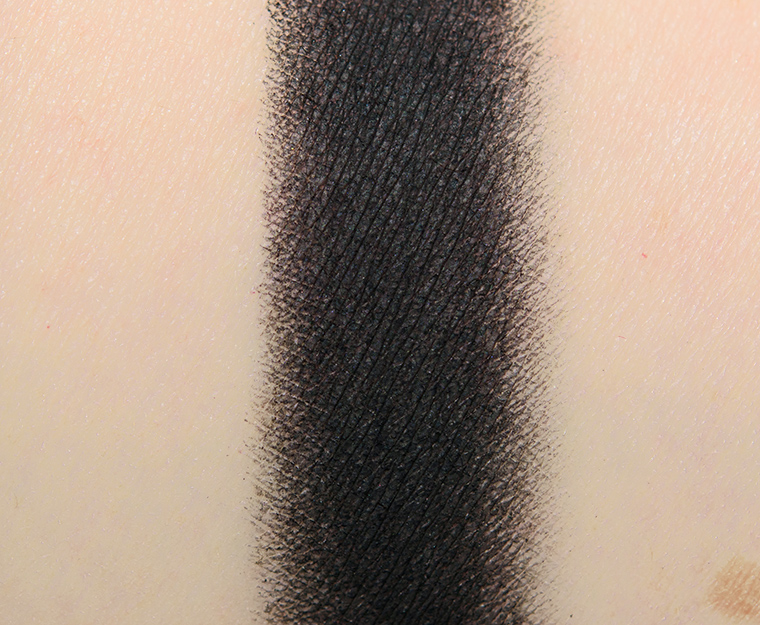 <p class="text-center">MAC Carbon Eyeshadow</p>