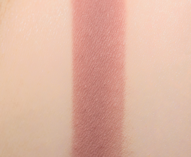 <p class="text-center">MAC Finjan (2020) Eyeshadow</p>