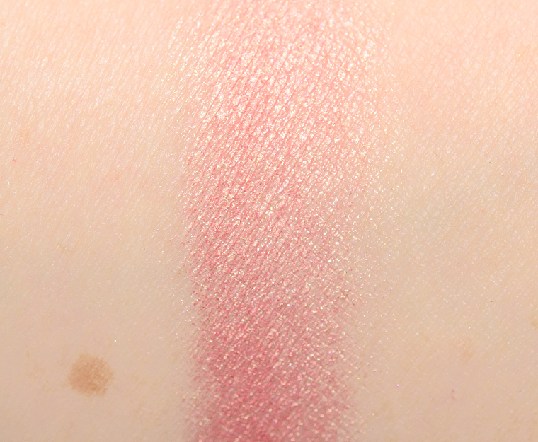 <p class="text-center">MAC In Living Pink Eyeshadow</p>