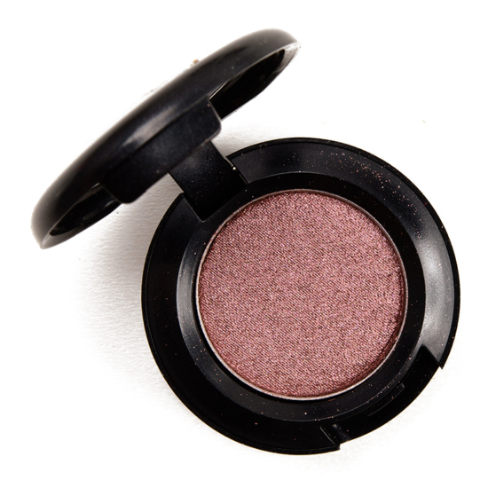 MAC Eyeshadow Nude Model