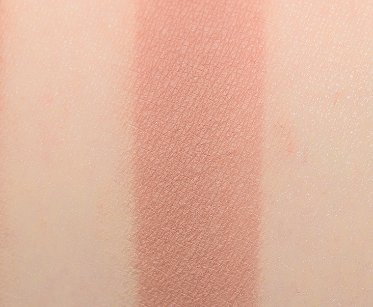 <p class="text-center">MAC Royal Rendezvous Eyeshadow</p>