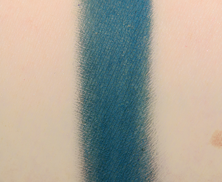 <p class="text-center">MAC Stormwatch Eyeshadow</p>