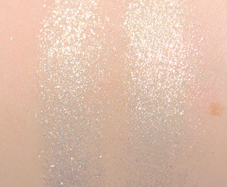 <p class="text-center">NARS Castaway Powerchrome Loose Eye Pigment</p>