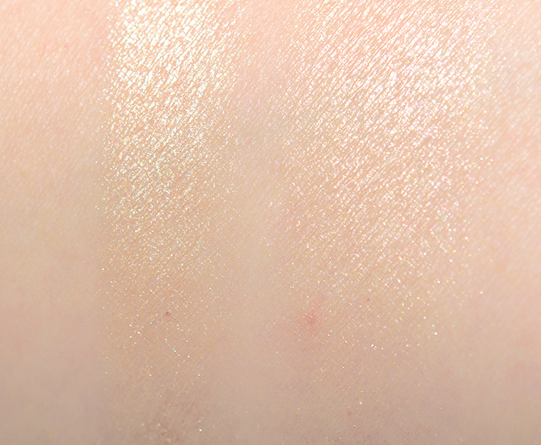 <p class="text-center">ILIA Decades DayLite Highlighting Powder</p>