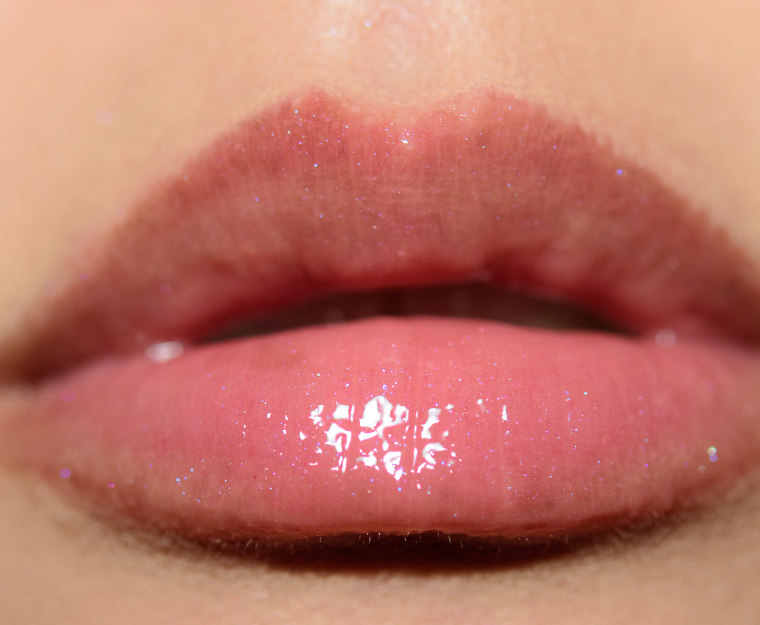 <p class="text-center">Marc Jacobs Beauty French Tickler (316) Enamored Hi-Shine Lip Lacquer</p>