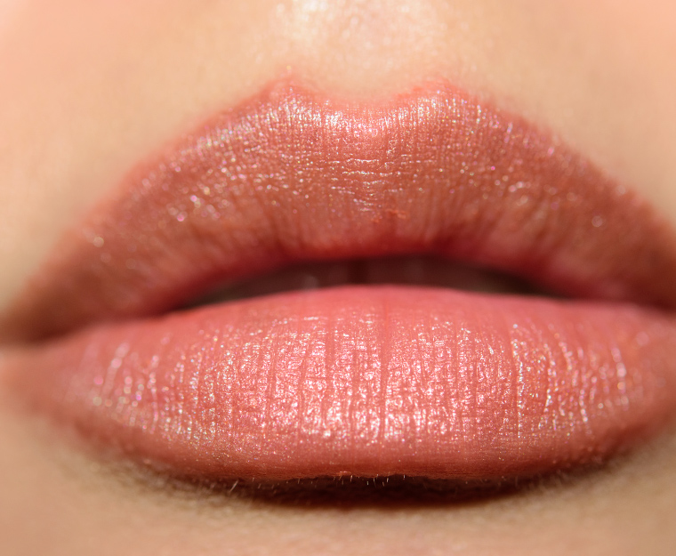 <p class="text-center">Revlon Apricot Fantasy Super Lustrous Lipstick</p>