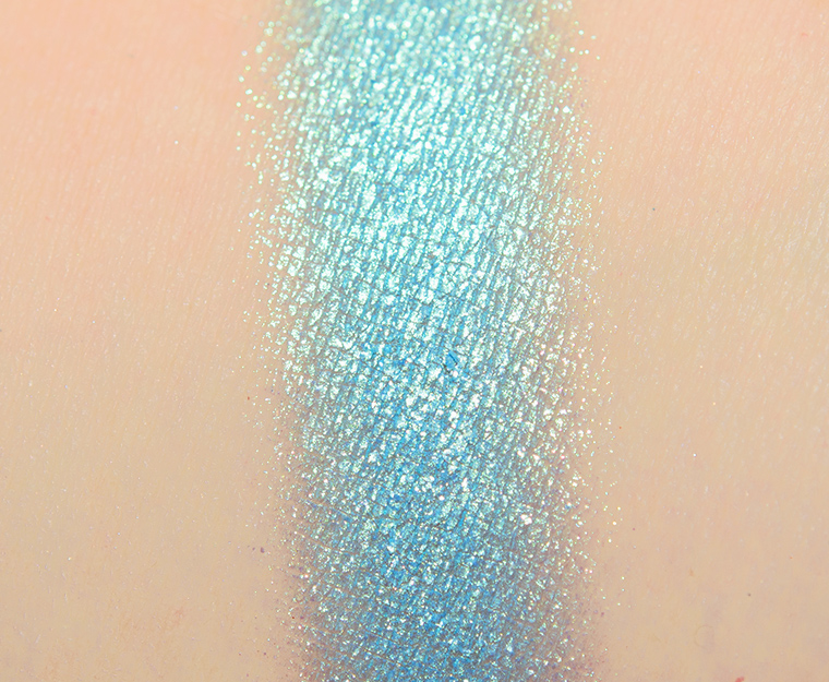 <p class="text-center">JD Glow Bora Bora Galaxy Shadow</p>