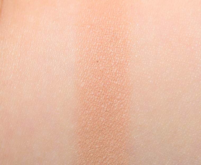<p class="text-center">Kaja Nude Apricot Matte Eyeshadow</p>