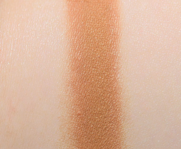 <p class="text-center">Artist Couture Eccentric Eyeshadow</p>