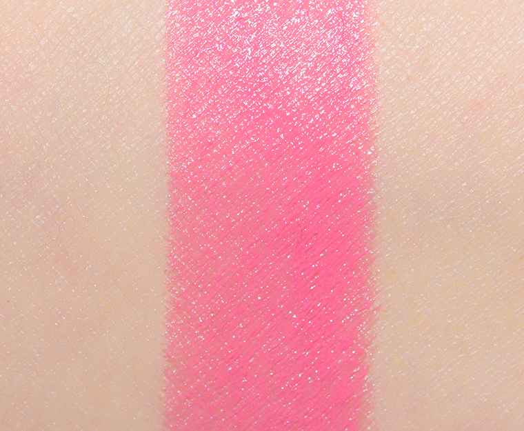 <p class="text-center">Becca Flamingo Ultimate Lipstick Love</p>