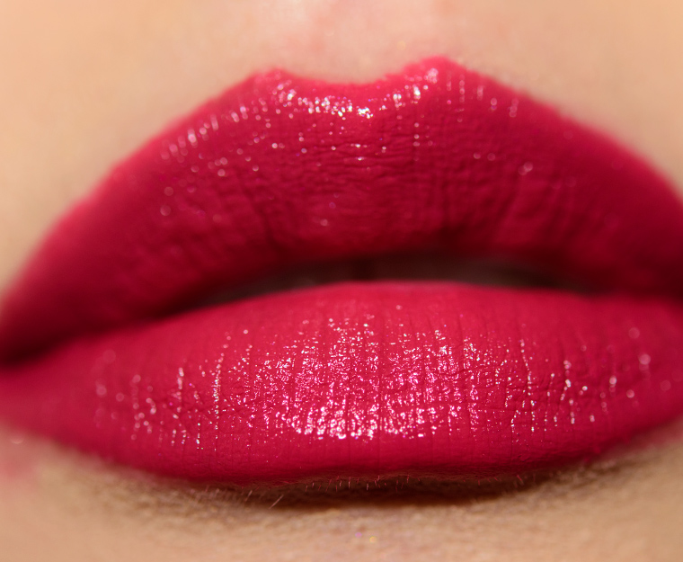 <p class="text-center">Becca Hibiscus Ultimate Lipstick Love</p>