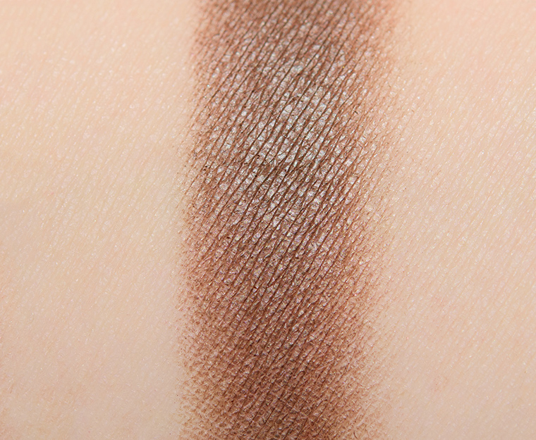 <p class="text-center">Chanel Candeur et Experience #4 (2020) Multi-Effect Eyeshadow</p>